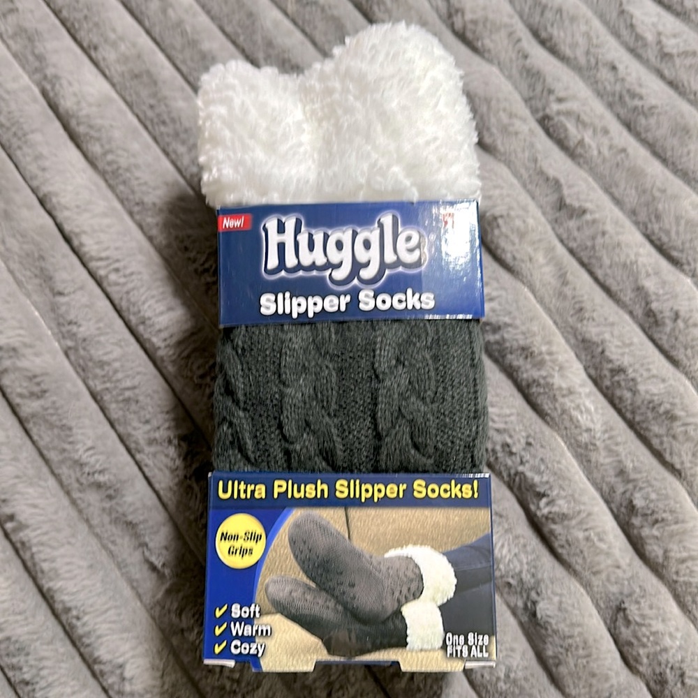 NWT Huggle Ultra Slipper Socks